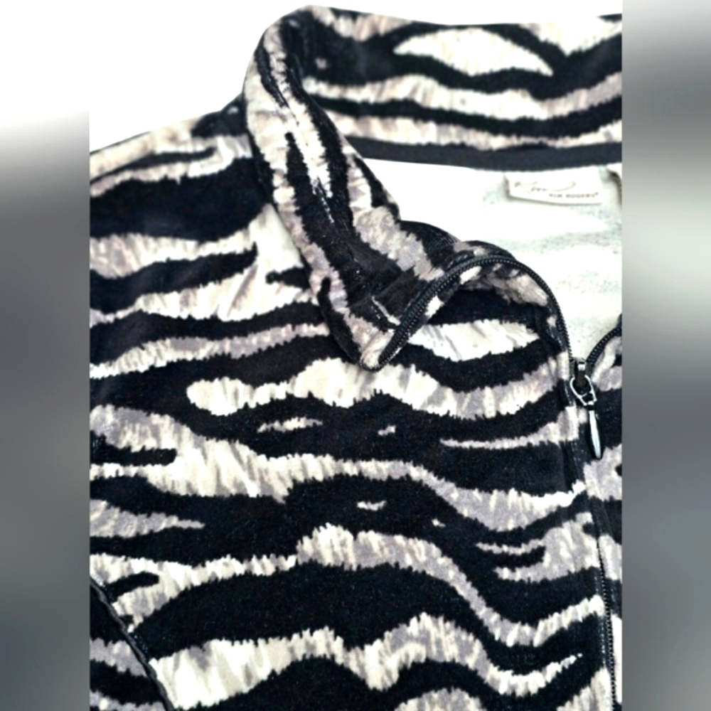 Kim Roger's Black Gray & White Soft Velour Zip up Jacket Zebra Print w/ Pockets - Picture 8 of 11